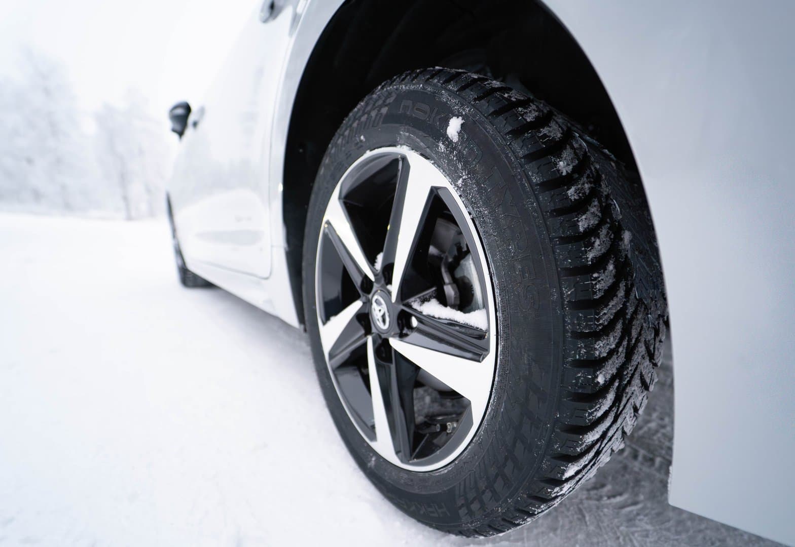 Winter driving with rental car in Lapland